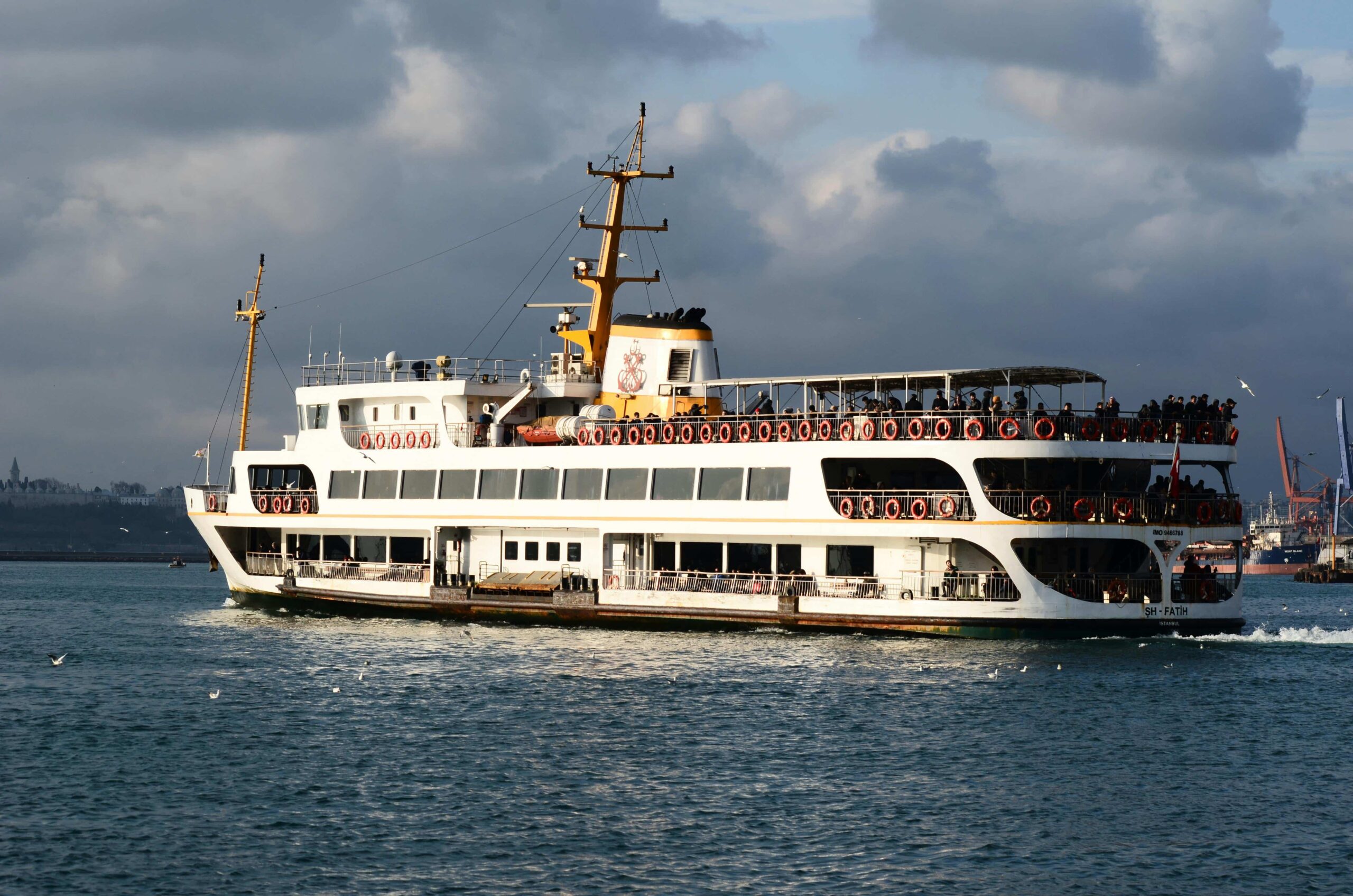 Foto de ferry grande en Indonesia